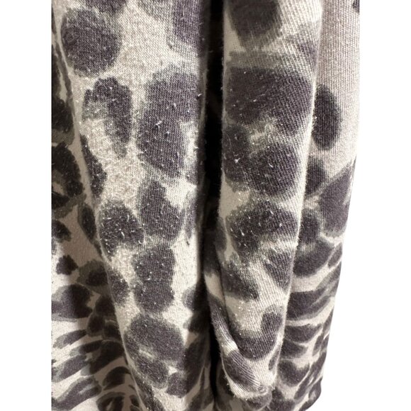 🌸3/$15🌸Maurices Womens Leopard Print Sweater Medium Grey & Black - Picture 3 of 6
